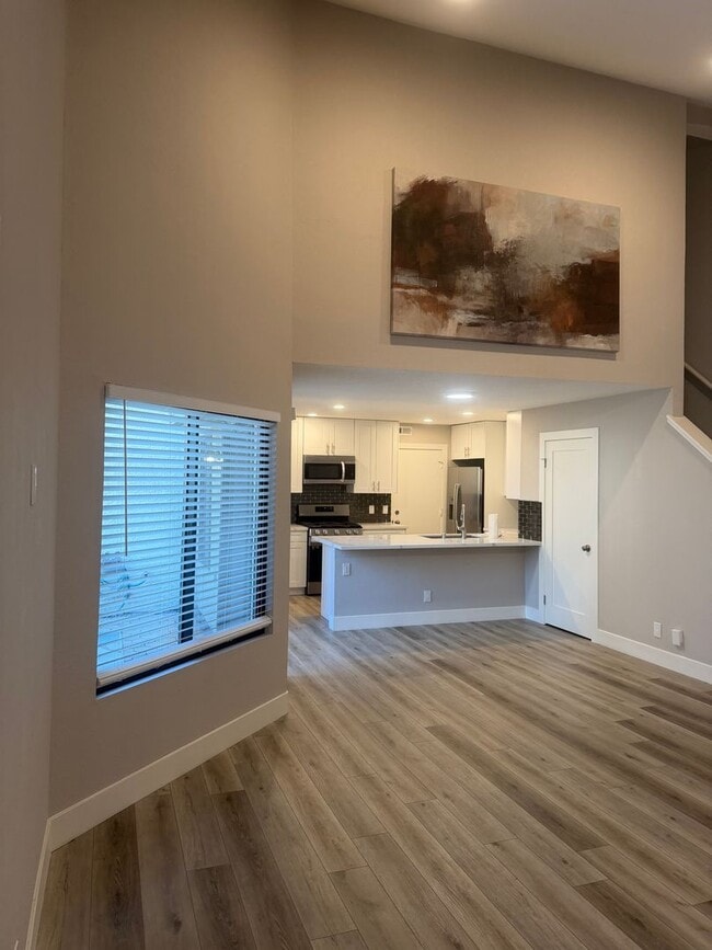 Building Photo - Beautiful 2 bed, 2 baths Summerplace townhome with community pool