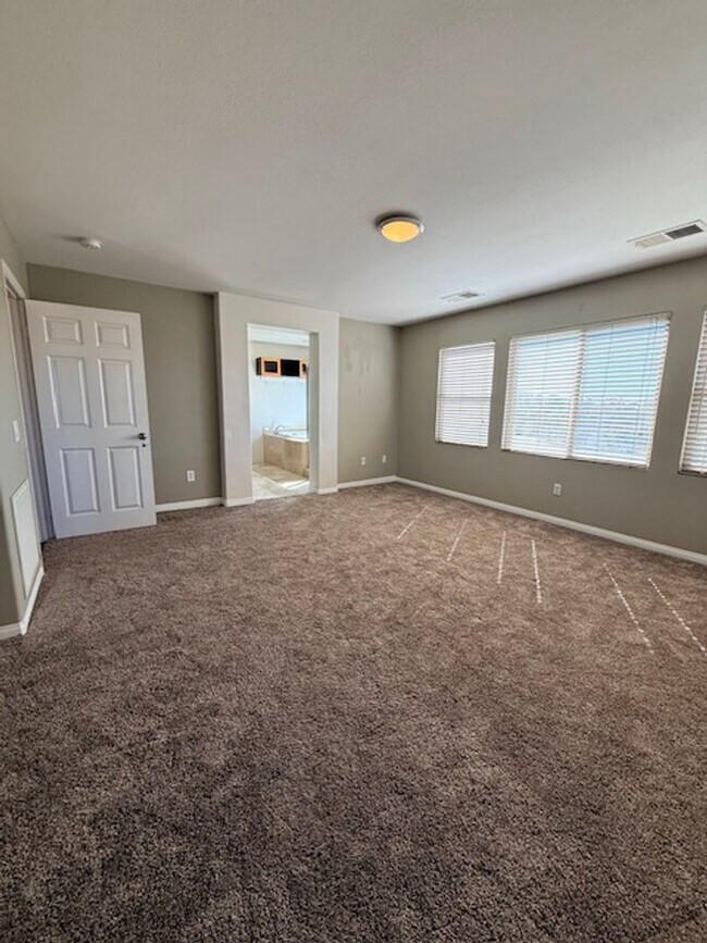 Building Photo - Beautiful Oceanview Hills house