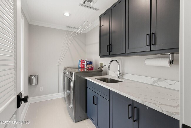 Building Photo - 619 Park Ave