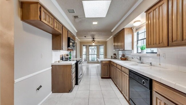 Building Photo - 7825 Silveridge Dr