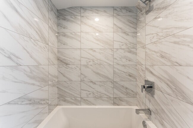 Building Photo - 1725 N Honore St