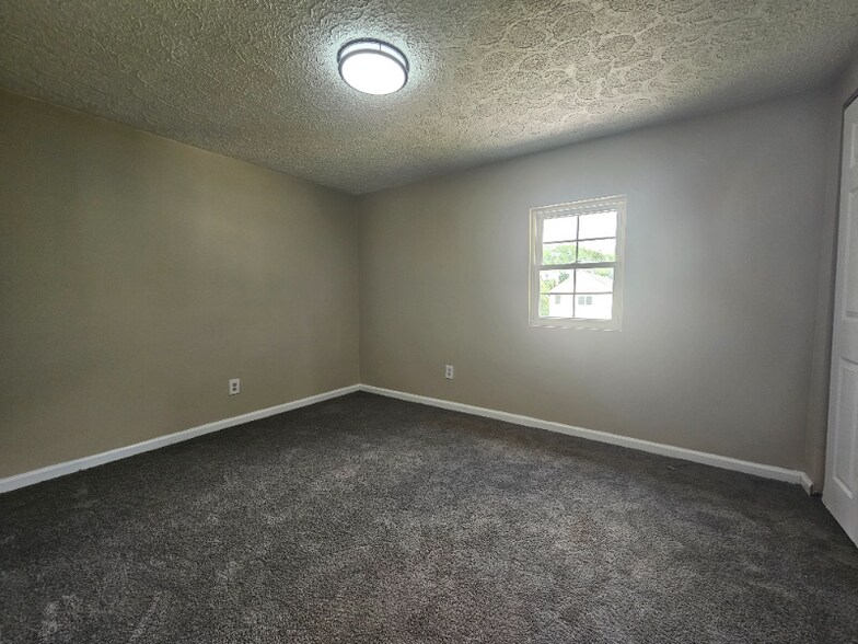 Building Photo - 105 Wykes St