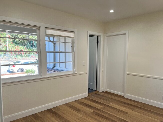 Building Photo - 1120 Rose Ave