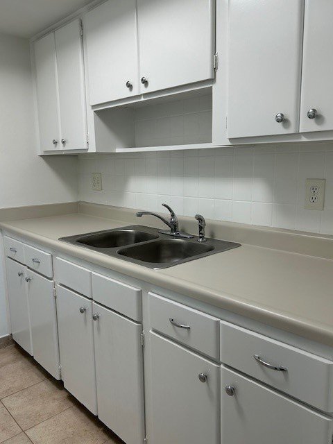 Building Photo - 411 S Nimbus Ave