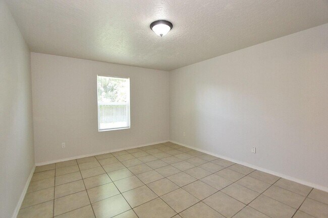 Building Photo - Clean Single-Level Home in Charter Pointe