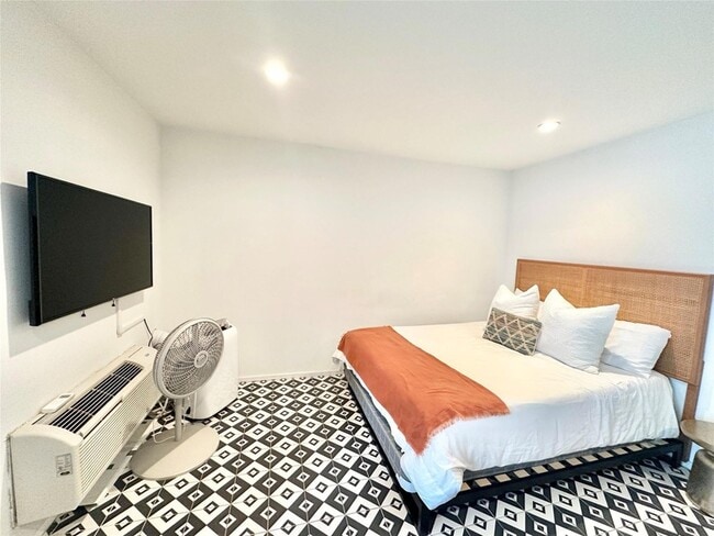 Building Photo - 201 Academy Dr