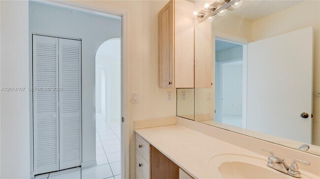 Building Photo - 6410 SW 112th Pl