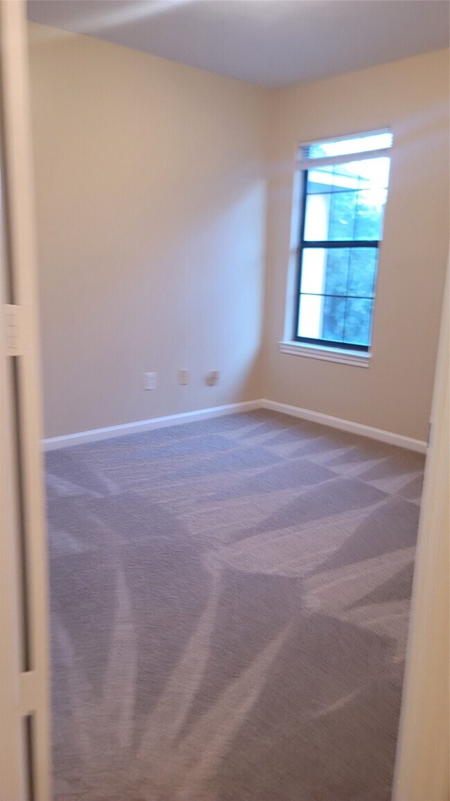Building Photo - 10223 Azalea Village Dr