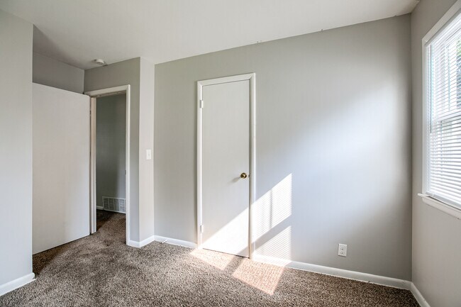 Building Photo - 1156 Fairfield St