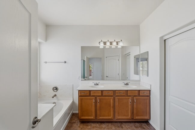 Building Photo - 677 W Pizzicato Ln