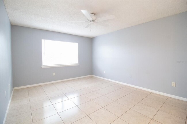 Building Photo - 2304 Clubside Dr