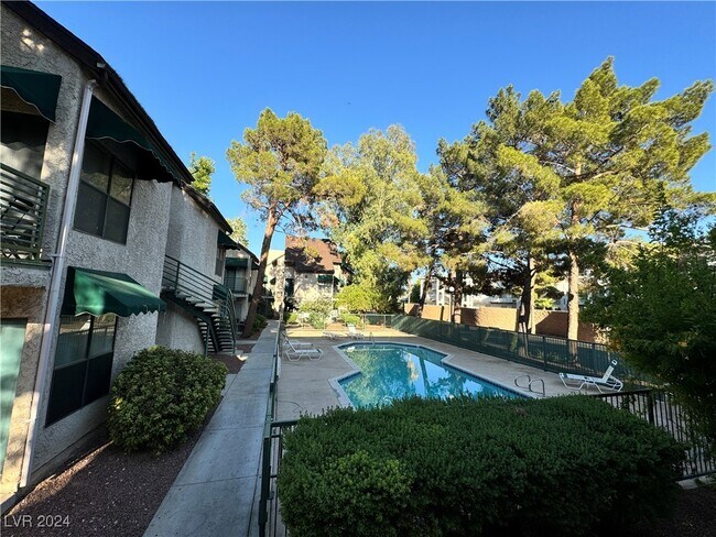 Building Photo - 510 Elm Dr