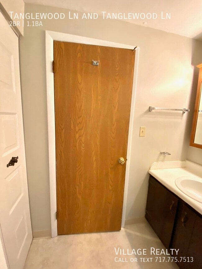 Building Photo - 442 Tanglewood Ln