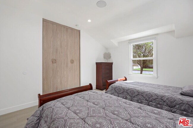 Building Photo - 12849 Tiara St