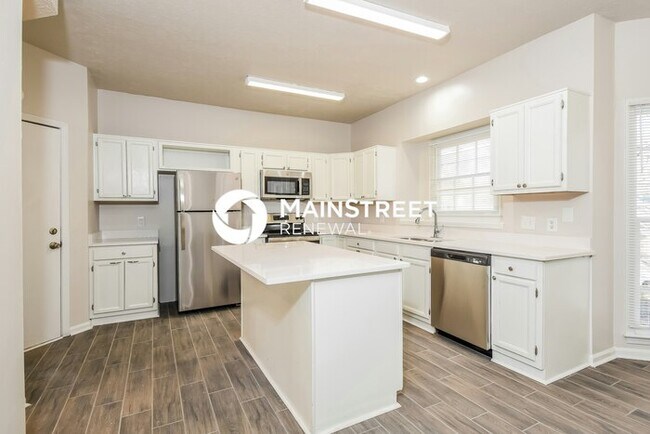 Building Photo - 4 Bedroom Pet-Friendly Home in JONESBORO, GA with Main Street Renewal