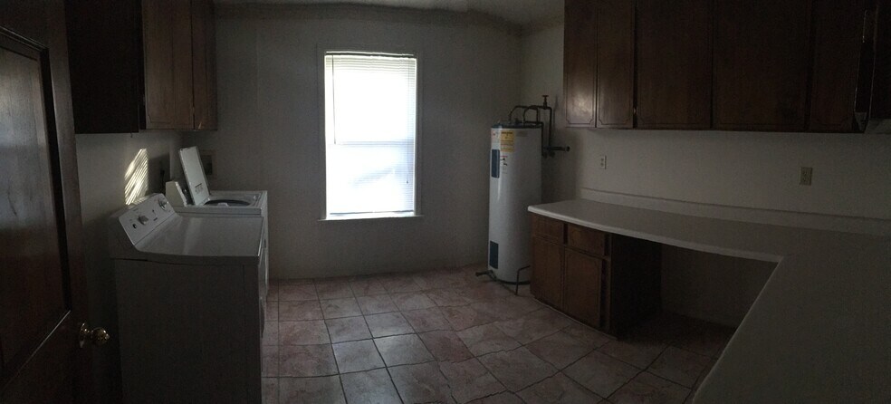 Building Photo - 1886 Lodgepole Dr