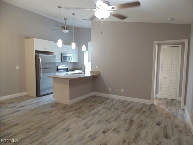Building Photo - 5120 SW Courtyards Ct