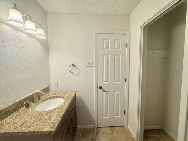 Building Photo - 9602 Chukar Cir