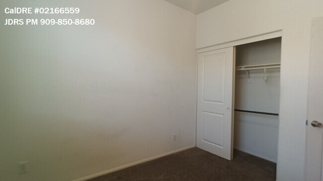 Building Photo - Eastvale 3 Bedroom Condo