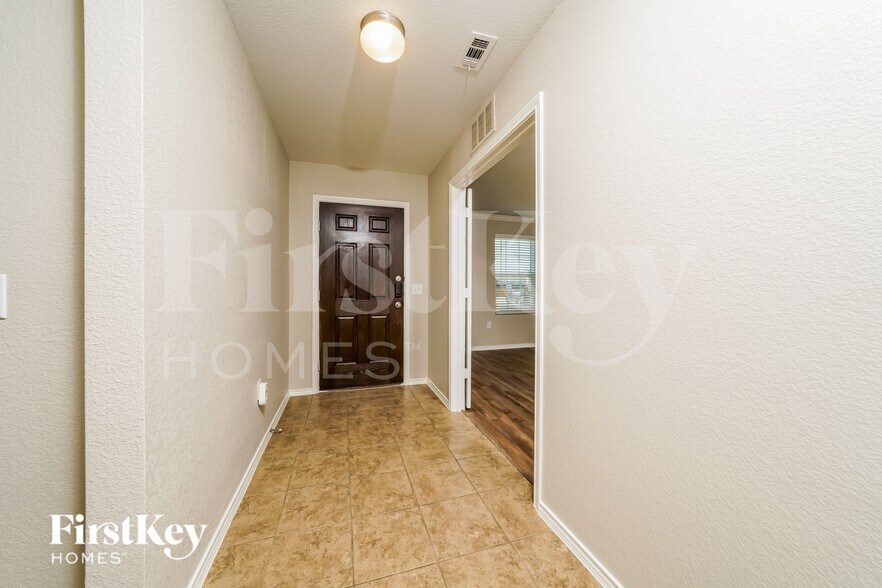 Building Photo - 1505 Vernon Dr