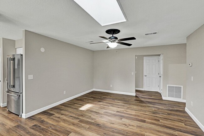 Building Photo - Renovated 3 bedroom/ 2 bathroom home in Mandarin