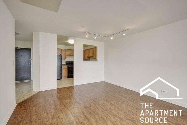 Building Photo - 1000 N La Salle Dr