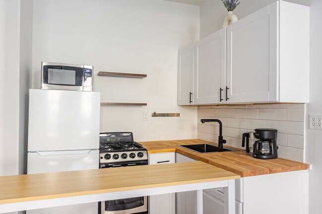 Building Photo - 765 Washington St