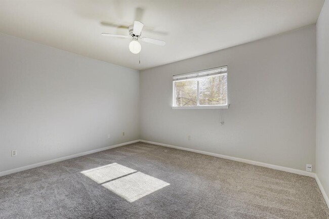 Building Photo - 3001 Leaf Ln