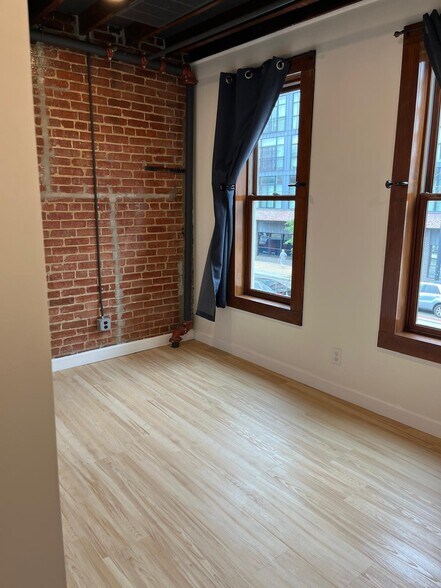 Building Photo - 1418 Maryland Ave NE