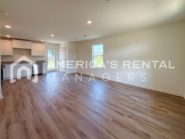 Building Photo - Home in Tuscaloosa -  View with 48 Hours Notice!