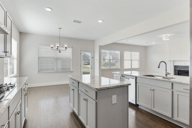 Building Photo - 797 Ravensdowne-