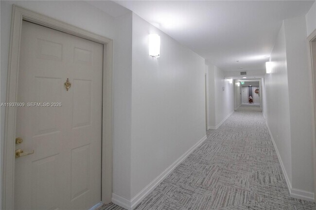 Building Photo - 2665 SW 37th Ave