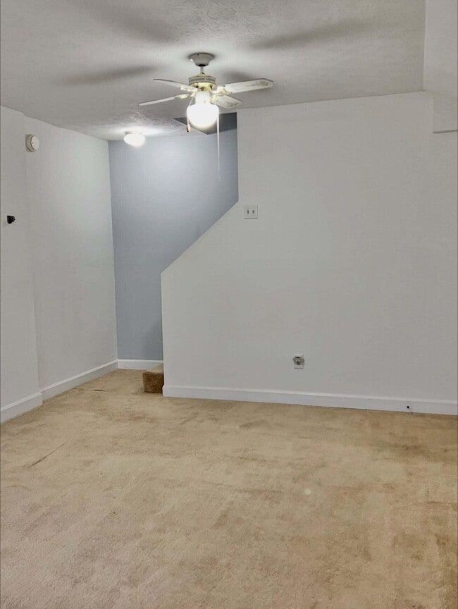 Building Photo - 100 Woodview Dr