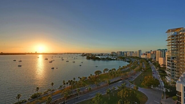 Building Photo - 770 S Palm Ave