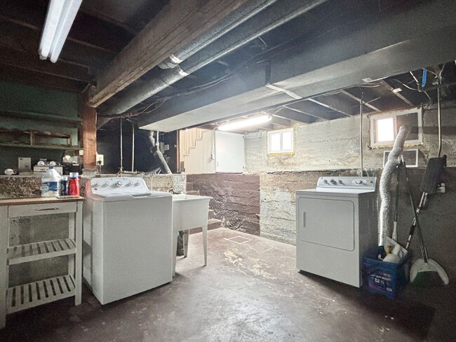 Building Photo - Beautiful Renovation in Liberty Wells!