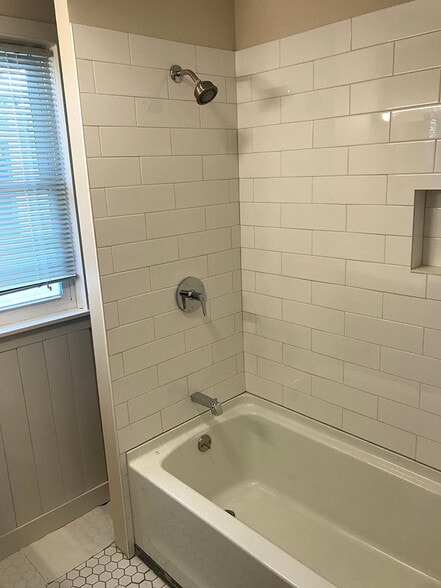 Building Photo - 209 S Broom St