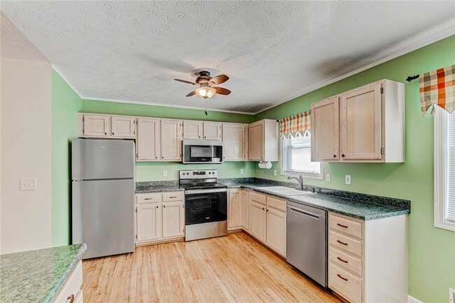 Building Photo - 1285 Courtney Dr