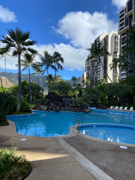 Building Photo - 511 Hahaione St