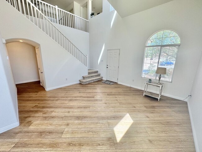 Building Photo - ENJOY THIS STUNNING 3 BEDROOM WITH A TRANQ...