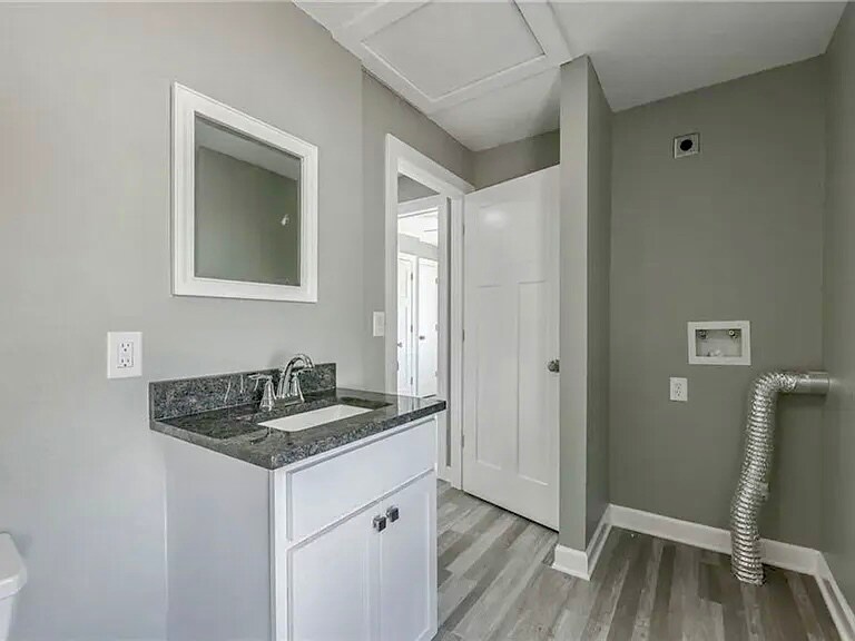 Building Photo - 426 E Elm St