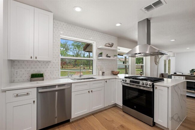 Building Photo - 2020 Hilliard Rd