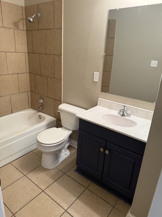 Building Photo - 855 Charter Oak Dr