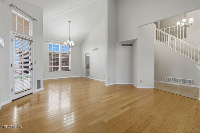 Building Photo - 1117 W Bend Ln