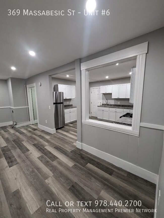 Building Photo - 369 Massabesic St