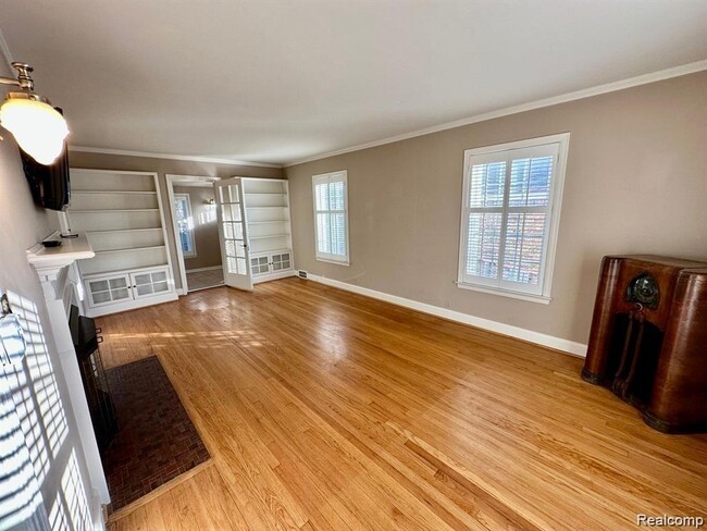 Building Photo - 4302 Sheridan Dr