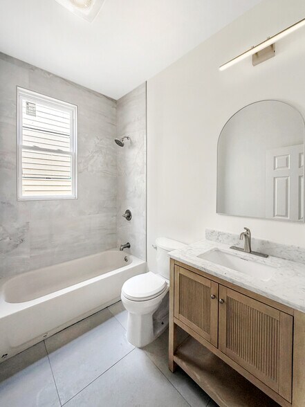 Building Photo - 132 Bayview Ave