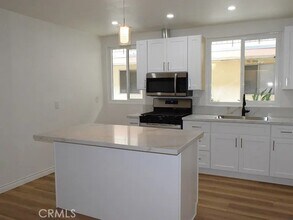 Building Photo - 1148 W Civic Center Dr