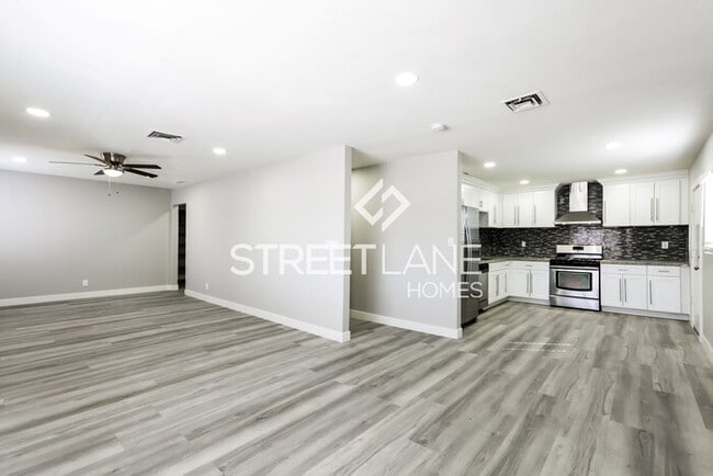 Building Photo - MEMORIAL DAY SPECIAL!! NOW OFFERING FIRST ...