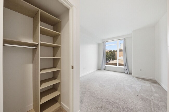 Building Photo - 1688 Pine St