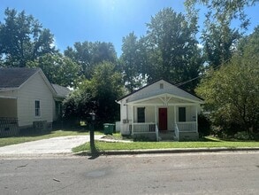 Building Photo - Adorable 2 bd 1 ba home . Located in Besse...